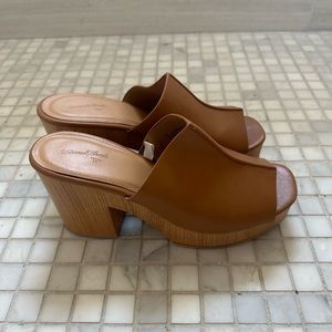 Size 8.5 summer clogs
